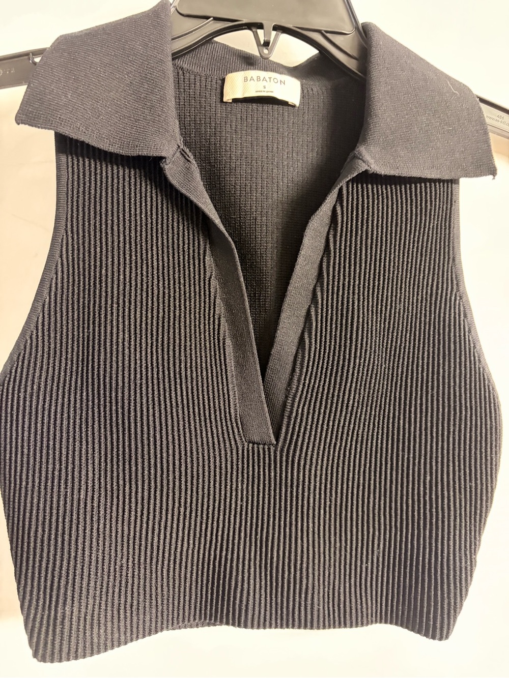 Babaton Black Ribbed V-Neck Sleeveless Polo Sweater